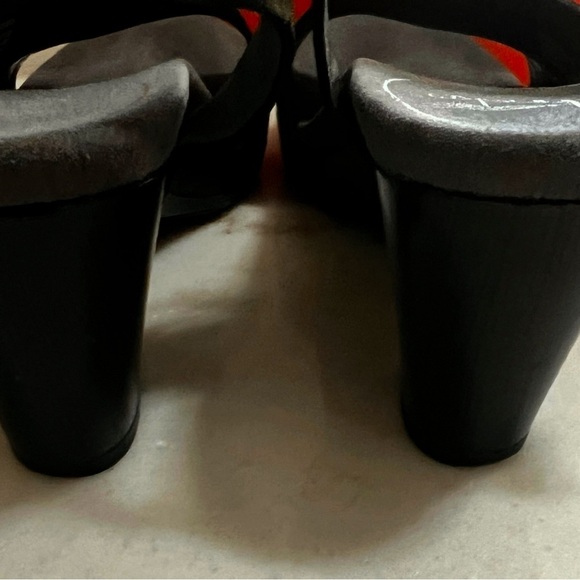 Dansko Black Women's Sandals - Picture 4 of 7